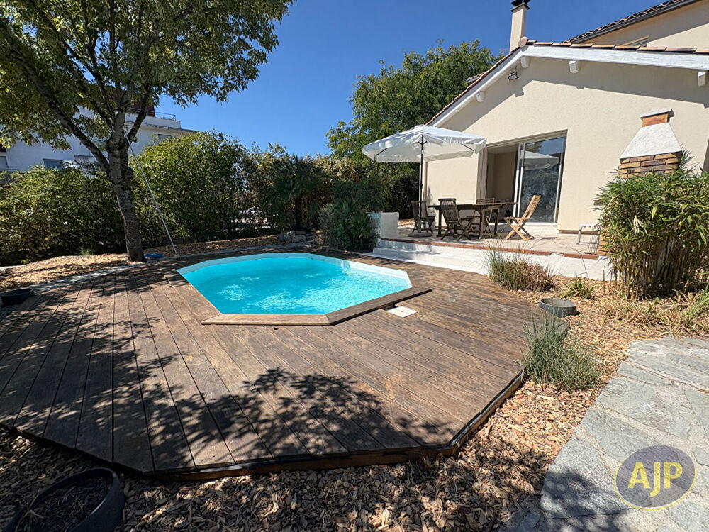 Location Maison Maison Blanquefort 5 pièce(s) 160 m2 Blanquefort