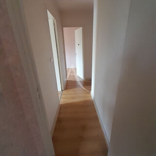  Appartement à louer 4 pièces 106 m²