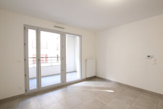  Appartement à louer 3 pièces 63 m²