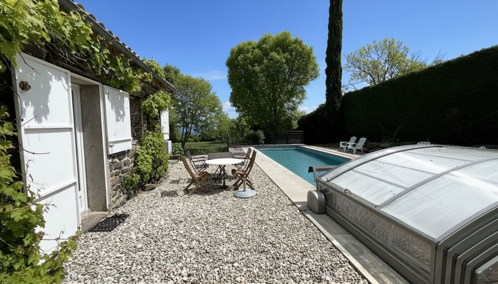Ardèche. Propriété de caractère en pierre avec gîtes, piscine - écrin de nature en Ardèche.