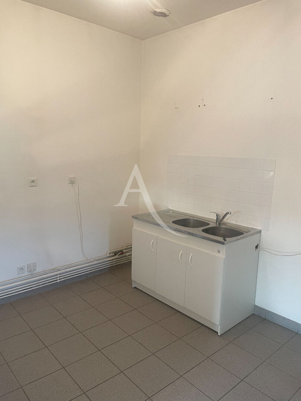 Location Appartement A LOUER TIERCE Bel Appt T3 au 1er étage de 62 m2 avec petit jardinet Tierce
