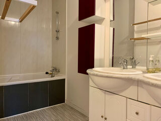  Appartement à louer 5 pièces 111 m²