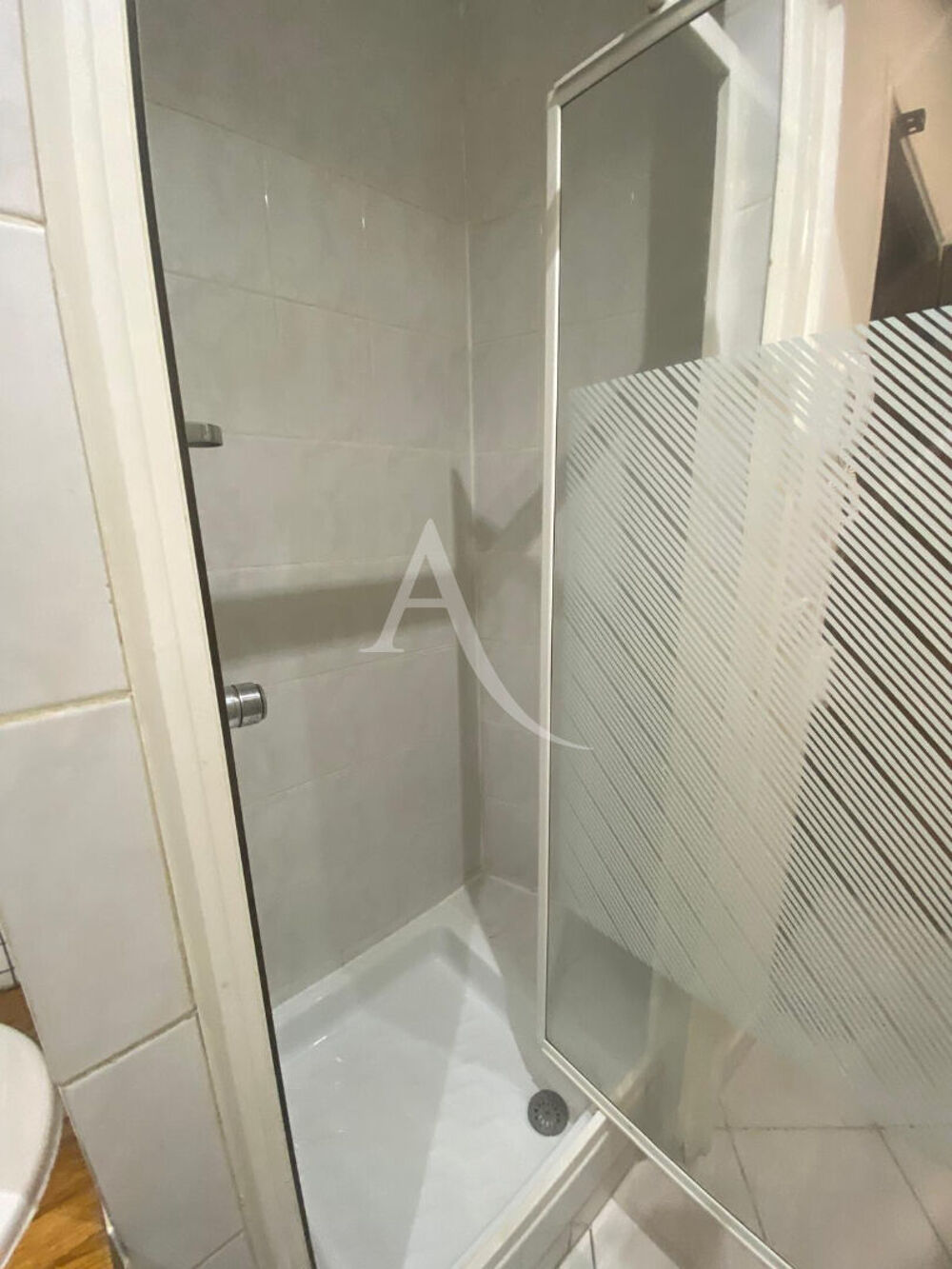 Location Appartement Studio meublé, proche du métro Saint-ouen