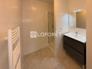  Appartement à louer 3 pièces 78 m²