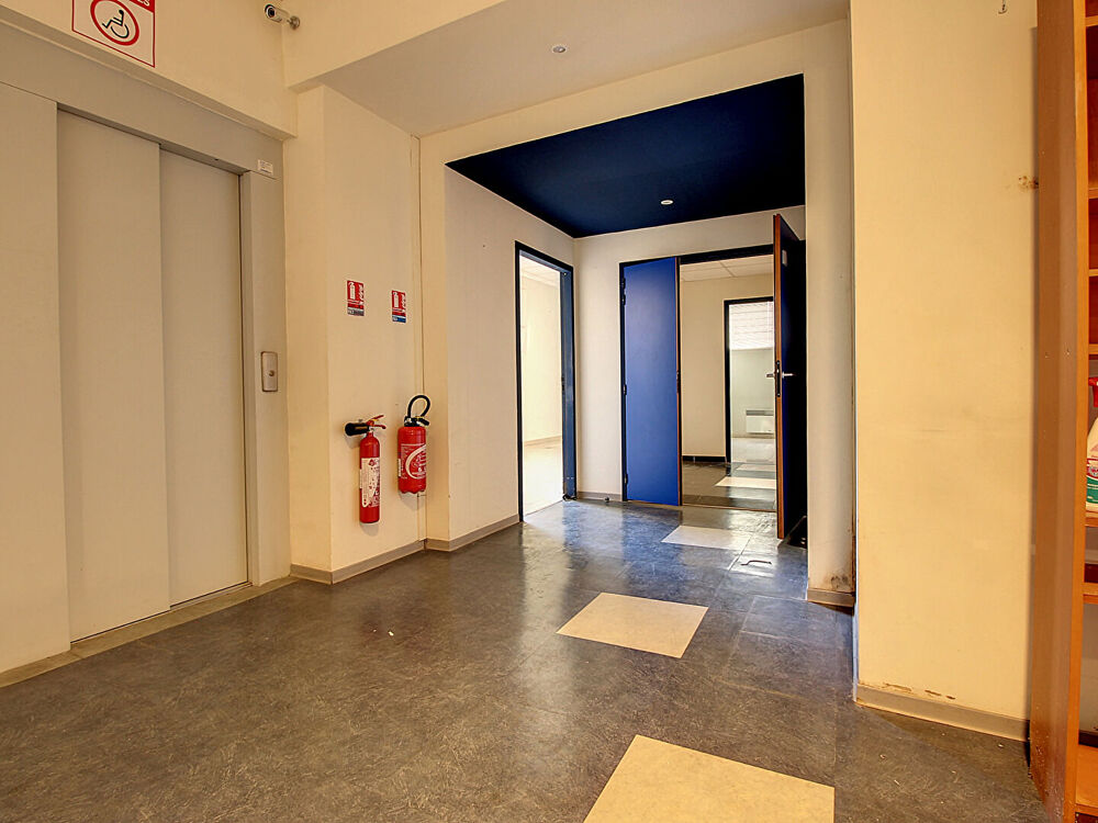   A Vendre, Local Commercial 300m², Parcelle 406m² Marseille 14