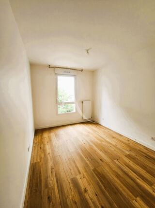  Appartement à louer 4 pièces 75 m²