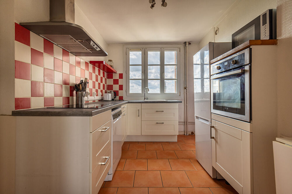 Vente Appartement APPARTEMENT T4 DE 93M² + PARKING + CAVE - LILLE GRAND PALAIS Lille
