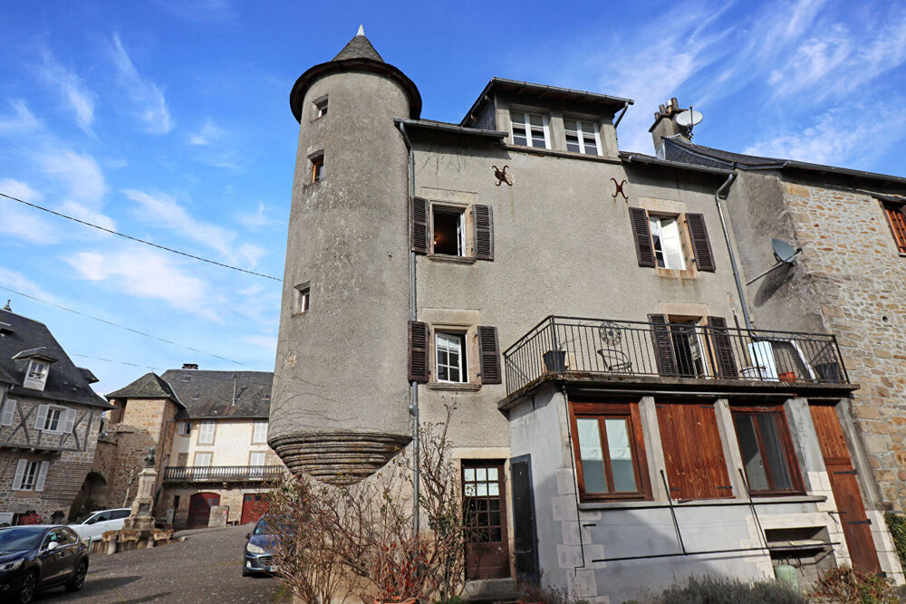 Vente Maison CORREZE. Ville de CORREZE. Maison en pierre avec 6 chambres. Correze