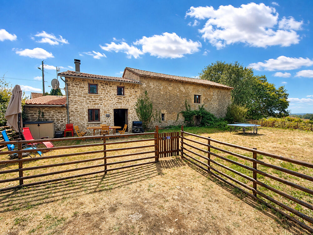 HAUTE-VIENNE -Superbe maison en pierre entièrement rénovée avec jardin de 2 917 m² et grande grange
