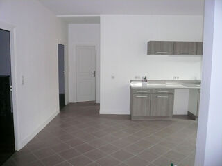  Appartement à louer 3 pièces 81 m²