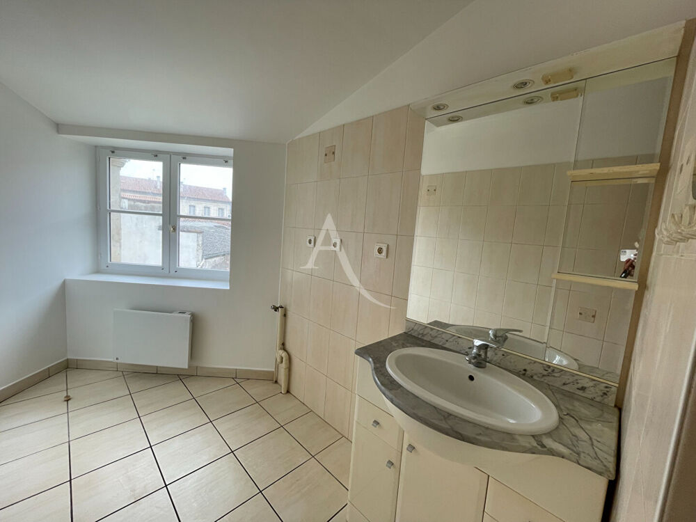 Location Appartement Appartement FONTENAY LE COMTE - 2 pièce(s) - 47 m2 Fontenay le comte
