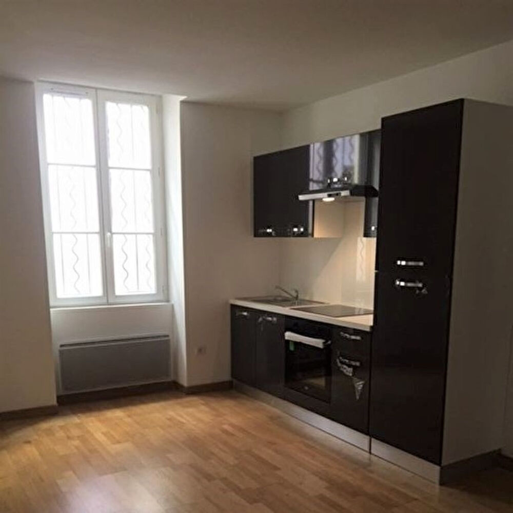 NIMES CENTRE AMIRAL COURBET GAMBETTA GRAND STUDIO 35.35M²