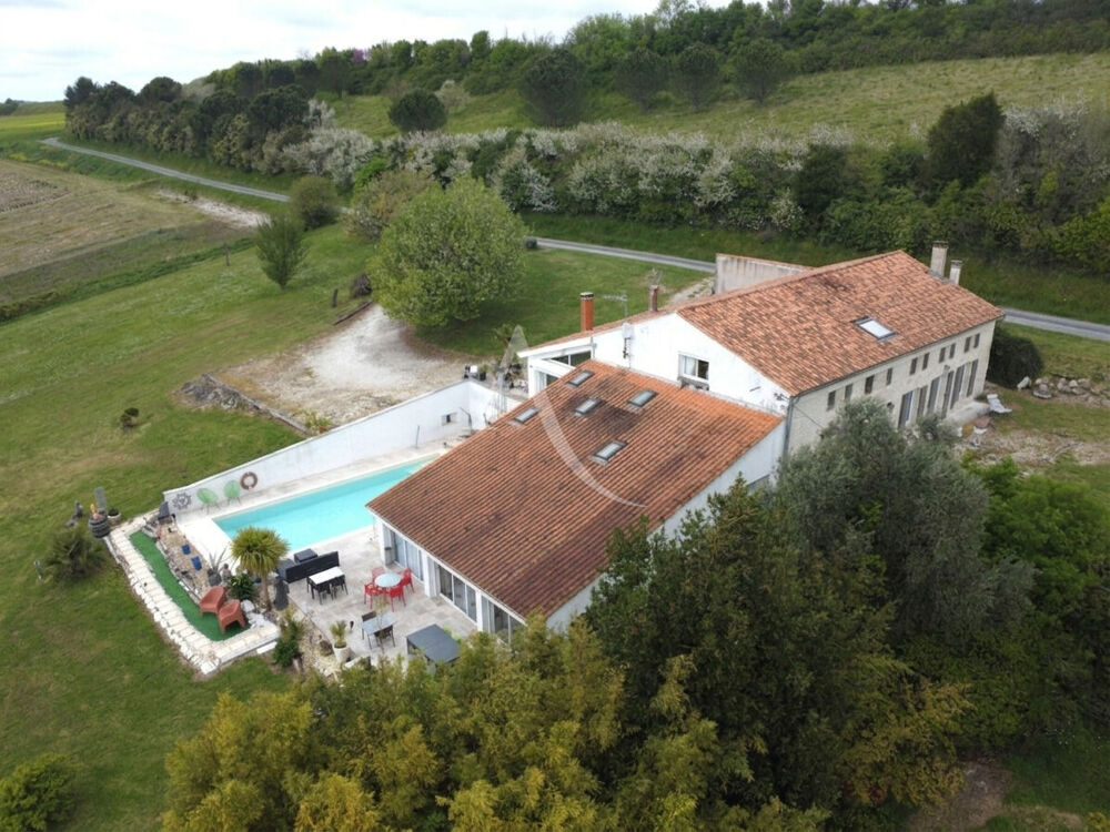 à vendre  Maison Mortagne-sur-Gironde (17120)