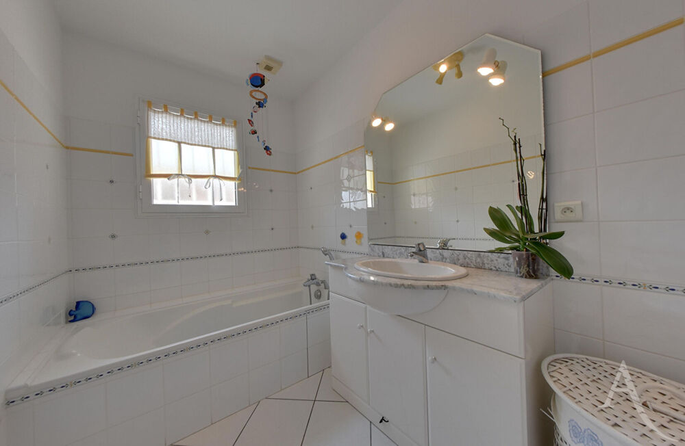 Vente Maison Maison  plain pied 4 pièces de 114,6 m² Azur Azur