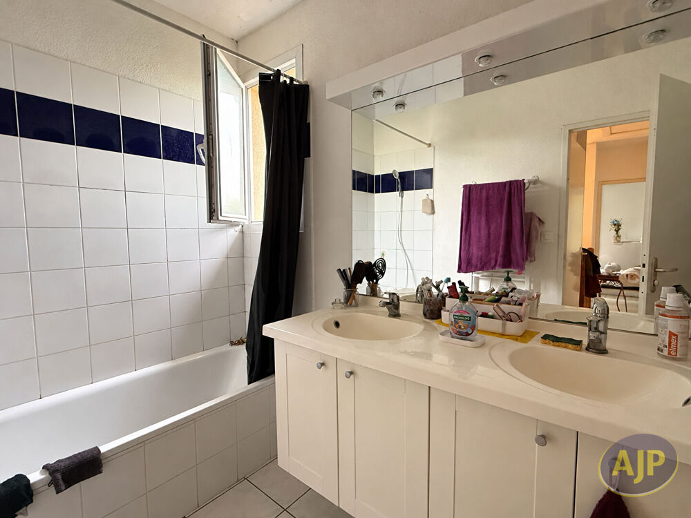 Vente Maison Maison Saint Jean d' Angely trois chambres 83.7 m2 Saint jean d angely