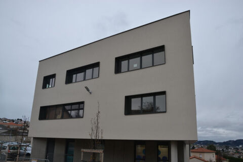   Local lumineux de 30.52m2 à la  Maison de santé YSSINGEAUX 