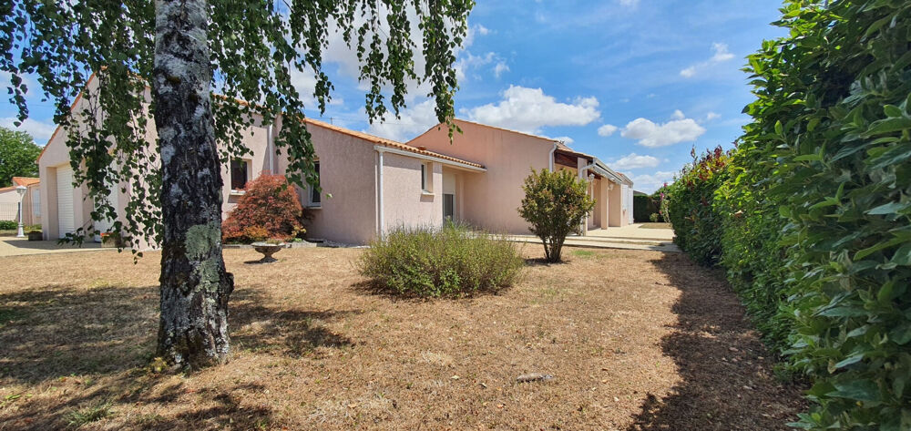 Maison Saint-Agnant 145 m2 avec 5 chambres et 2 garages