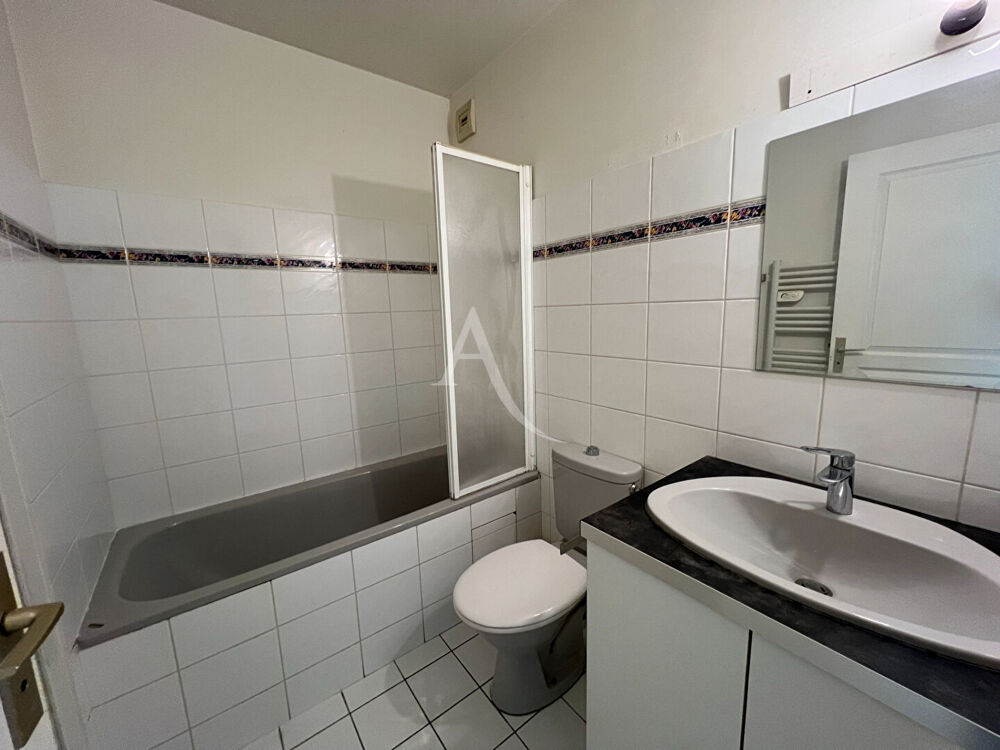 Location Appartement Appartement Ozoir La Ferrière 1 pièce de 27.25 m² avec Terrasse, cave et parking Ozoir la ferriere