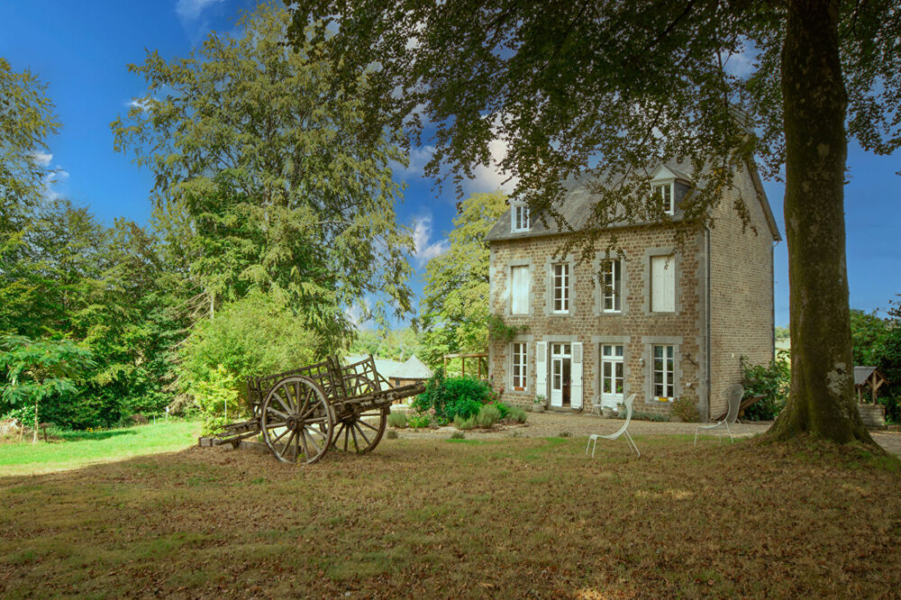 Vente Maison MAYENNE, La Dorée, ravissant « petit manoir », 4 chambres, 153 m² habitables, dépendance, jardin, parc, puits, sur un terrain de La doree