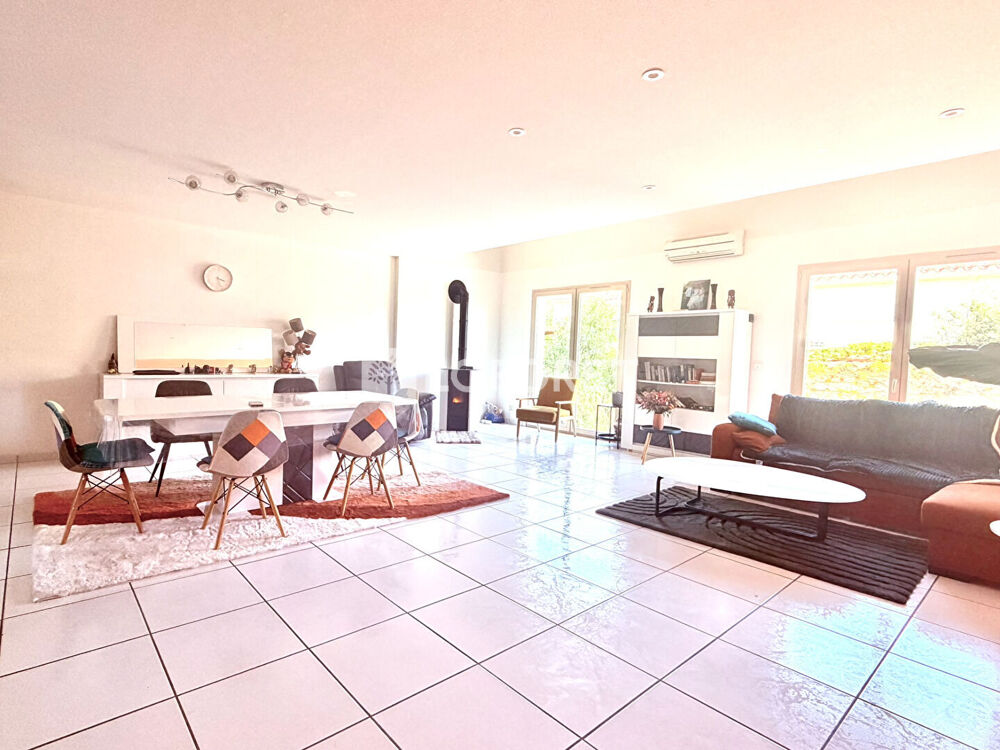 Maison 3 faces, 133m2 sur terrain piscinable 847m2. 299 000