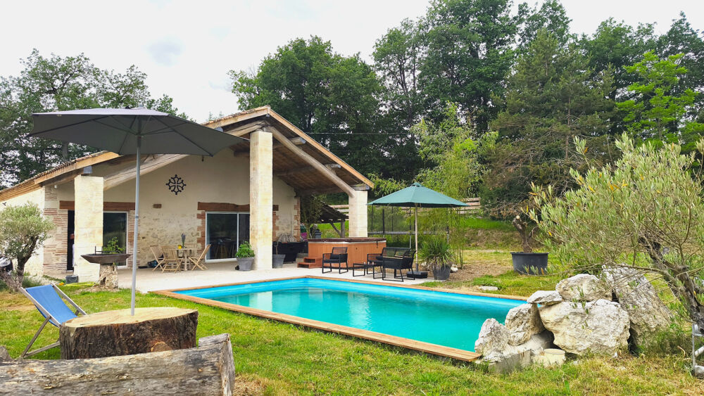 Belle maison en pierre rénovée - 163 m² habitables avec piscine et dépendances