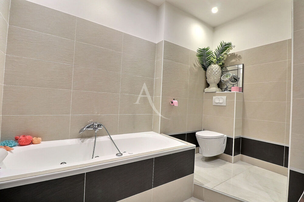 Vente Appartement OPERA - 13001 - APPARTEMENT 4/5 PIECES Marseille 1