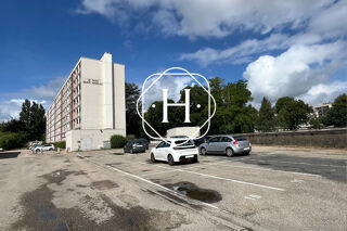  Parking / Garage à louer 