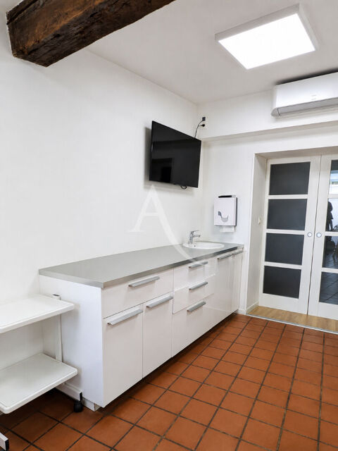   Bureaux Isle Jourdain 4 pièce(s) 140 m2 