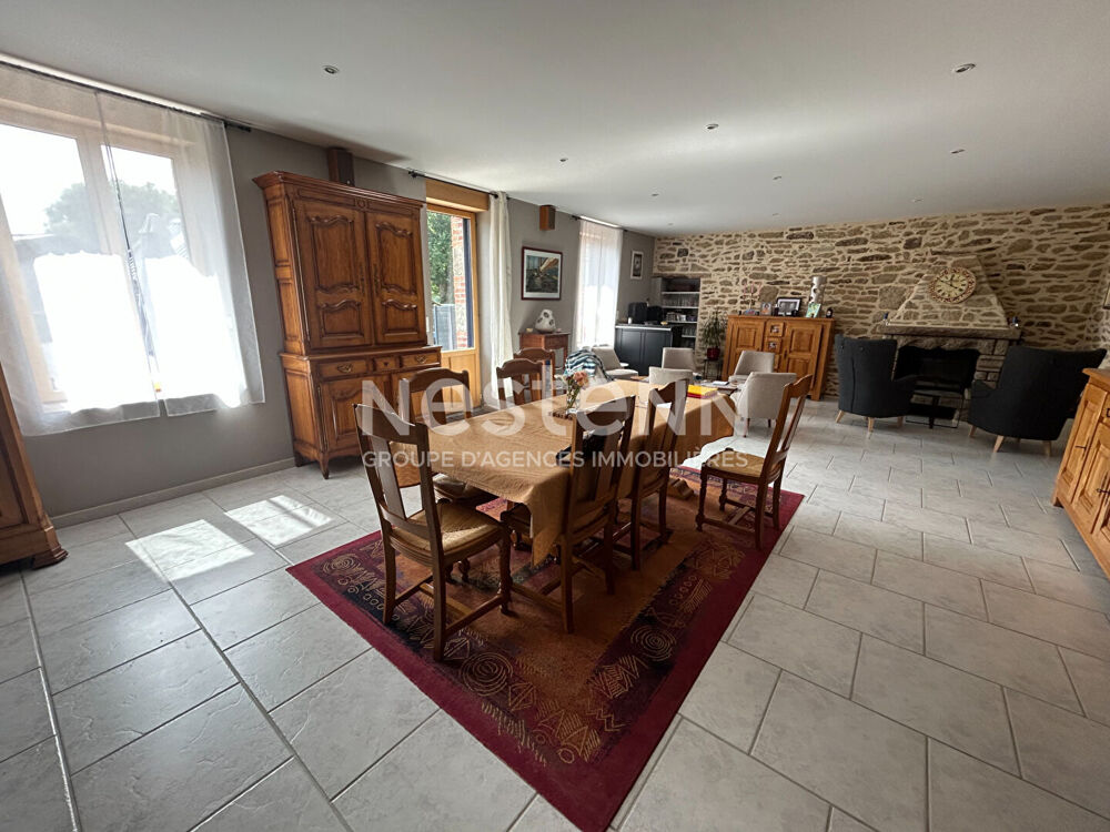 Longère en pierre avec un terrain de plus de 12 000 m²