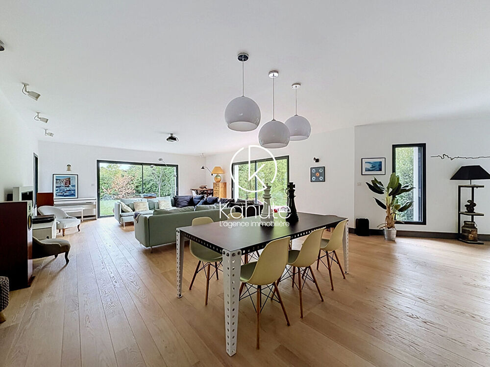 Vente Maison À seulement 10km de Lyon, à Charbonnières les Bains, maison d'architecte de 197m2, sur un terrain 1075m2, 8 pièces, 5 chambres, Charbonnieres les bains