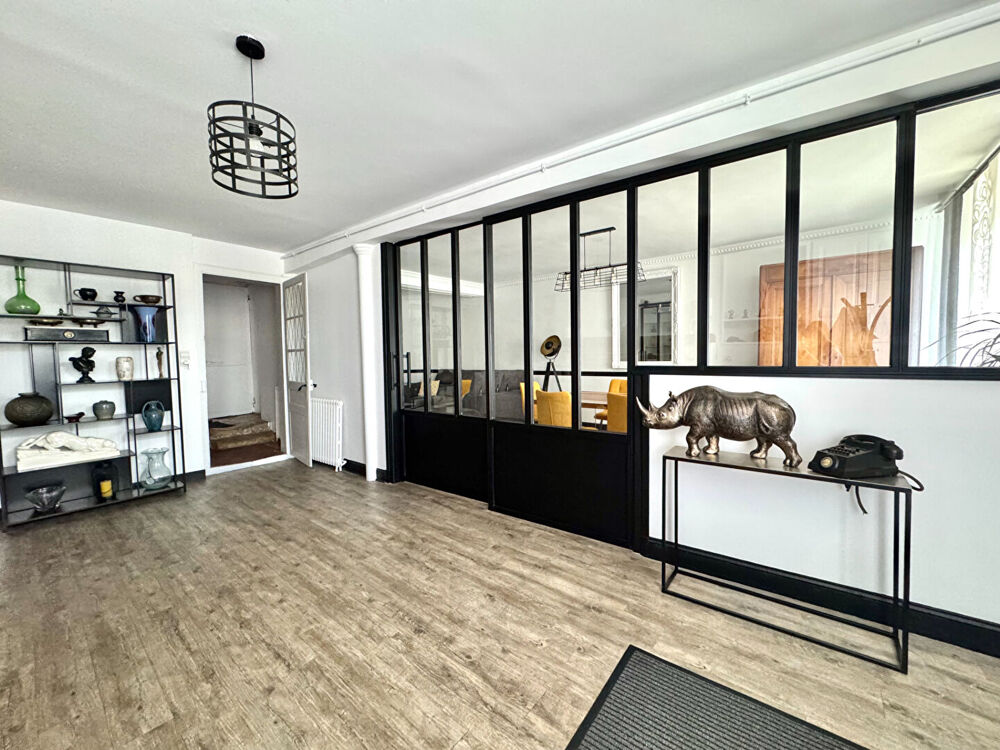 À VENDRE ! MAISON DE VILLE SPACIEUSE À 15 MINUTES DE VERNEUIL SUR AVRE AVEC COUR