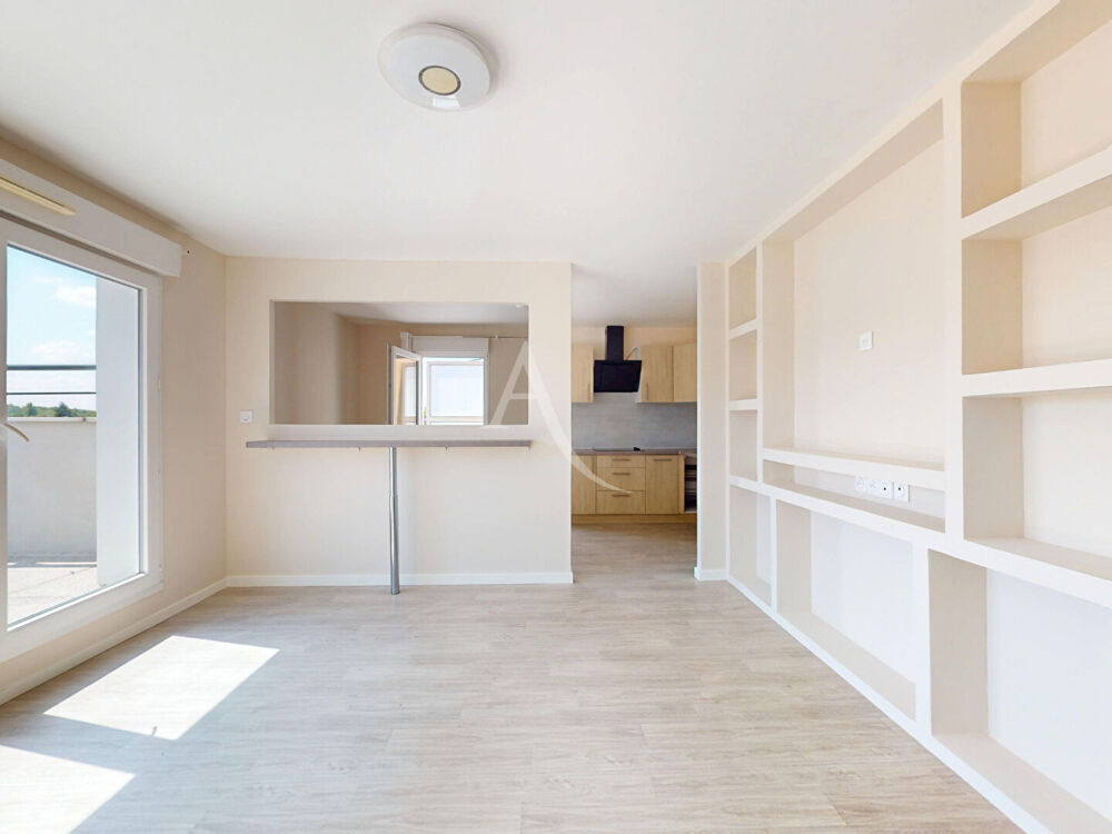 LIVRY-GARGAN, PENTHOUSE AU DERNIER ÉTAGE AVEC TERRASSE, DOUBLE STATIONNEMENT EN SOUS-SOL ET DPE C