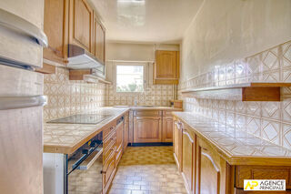 Vente Appartement Versailles Ermitage Appartement traversant 5 pèces 127 m² avec terrasse , 4 caves et 2 places de parking en sous-sol Versailles