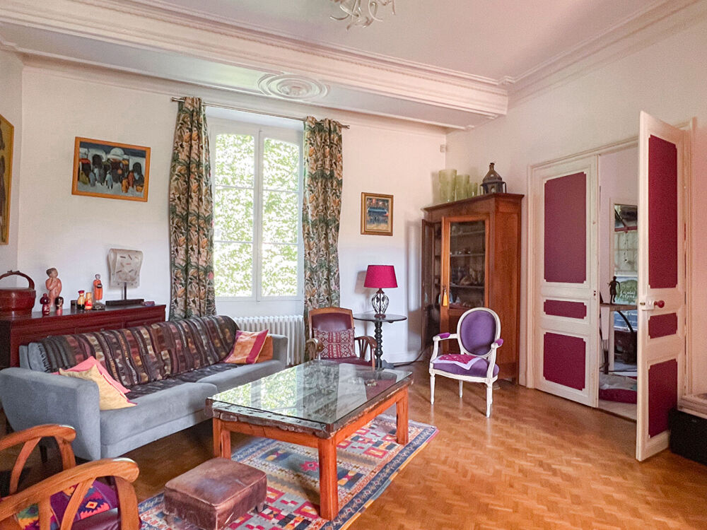A vendre - Maison de Maître de 270 m² avec terrain de 1000 m² - jardin, cave et stationnements "Angers Ney/ St Serge"