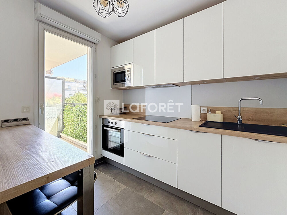 APPARTEMENT 3 PIÈCES 63m², AVEC BALCON, DEUX PARKINGS ET CAVE