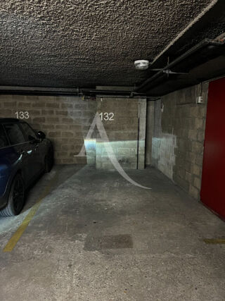  Parking / Garage à louer 