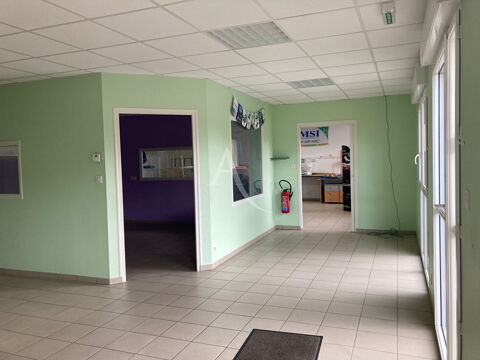 Local professionnel ou commercial 900 85120 Antigny