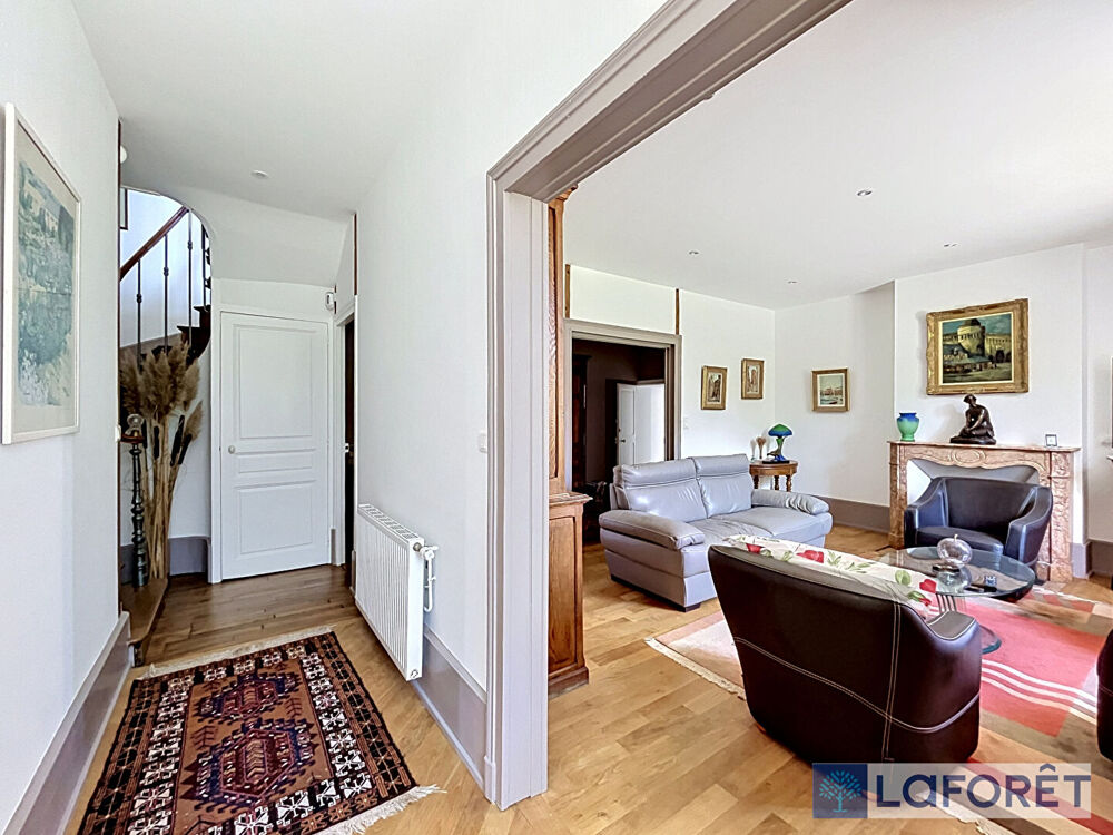 Maison Bourbonne-les-Bains 8 pièce(s) 198m²