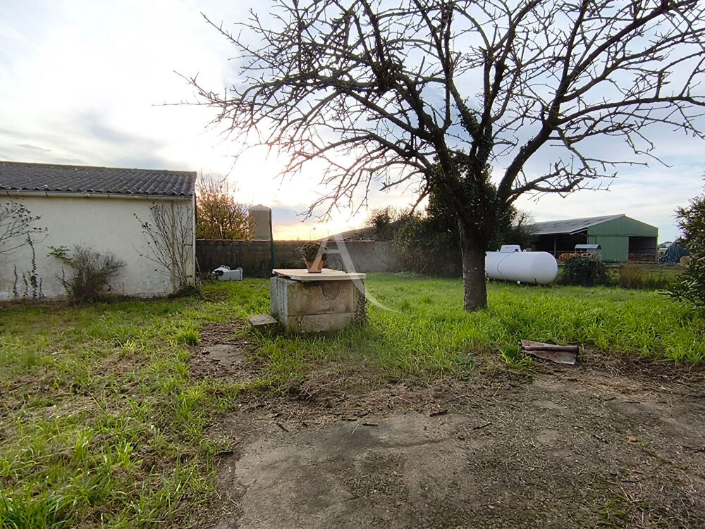 MAISON A RENOVER AVEC GARAGE ET BEAU TERRAIN