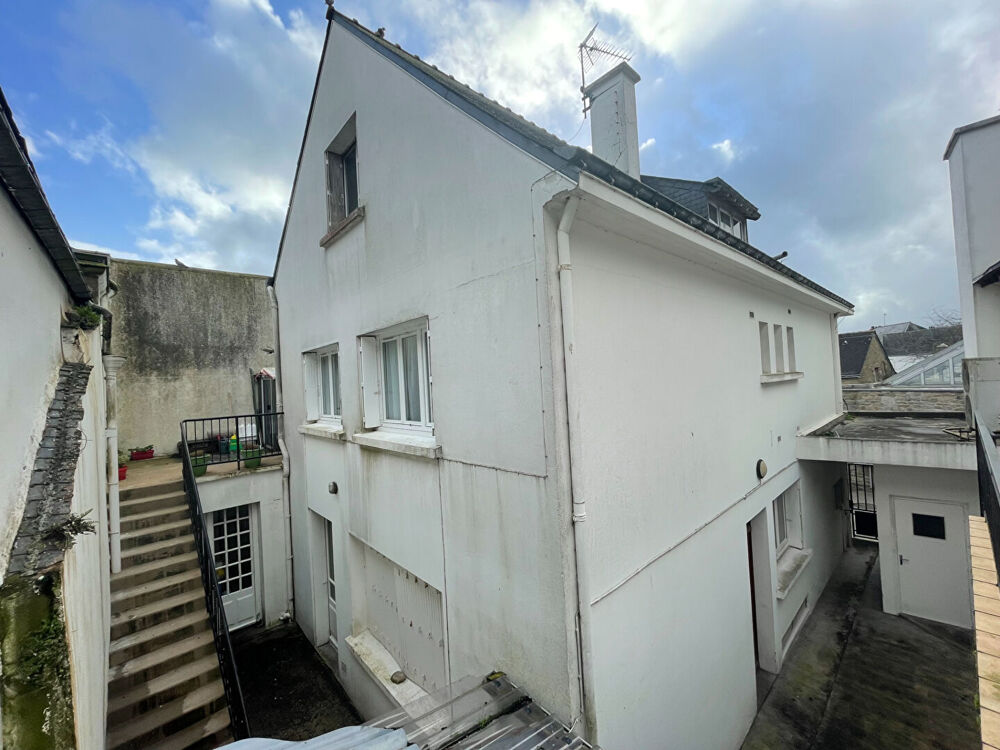 Vente Maison Excellente opportunité pour investisseur ! Immeuble années 60, hyper centre-ville Questembertois. 2 loyers entrants, possibilité Questembert