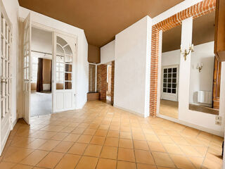  Appartement à louer 4 pièces 142 m²
