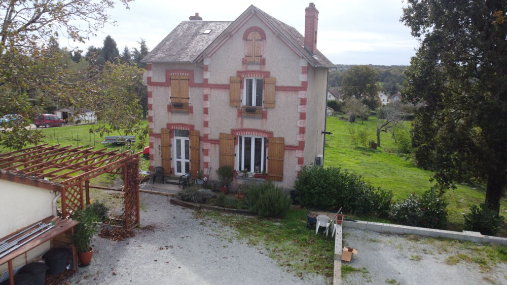 Vente Maison HAUTE VIENNE - Superbe maison de ville avec 9000m² de jardin et un gîte de 2 chambres entièrement rénové. Le dorat