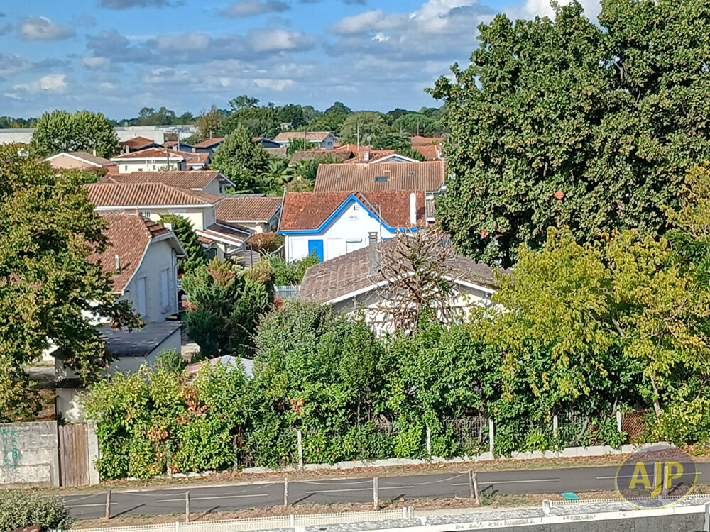 Vente Appartement Andernos, Superbe T2 récent en hyper-centre ? Dernier étage, Terrasse et Plage à pied ! Andernos les bains