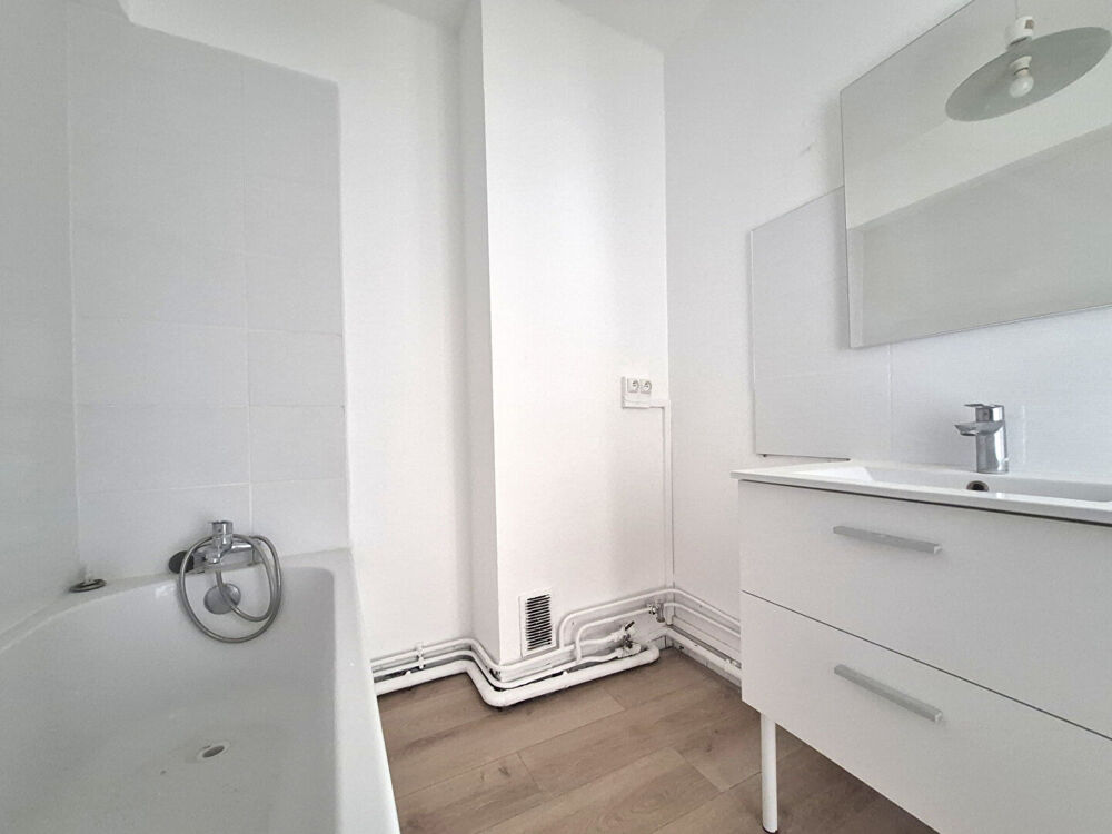 Lille Centre T3 70m² rénové - 2 ch - métro/gares - prêt à s'installer