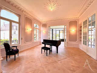  Villa � vendre 15 + pi�ces 900 m�