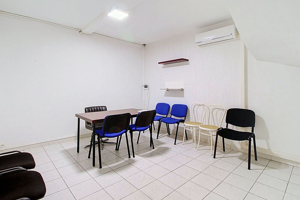   À VENDRE EN EXCLUSIVITE - Local Commerce/Bureaux/Habitation de 66 m²  Salernes Salernes