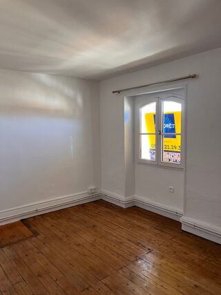 Appartement à louer 3 pièces 77 m²