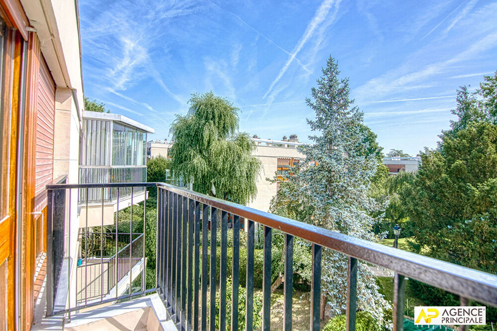 Le Chesnay Parly 2 Appartement 4 pièces de 81 m² carrez situé au 2e et dernier étage avec ascenseur, loggia, cave et box en sous