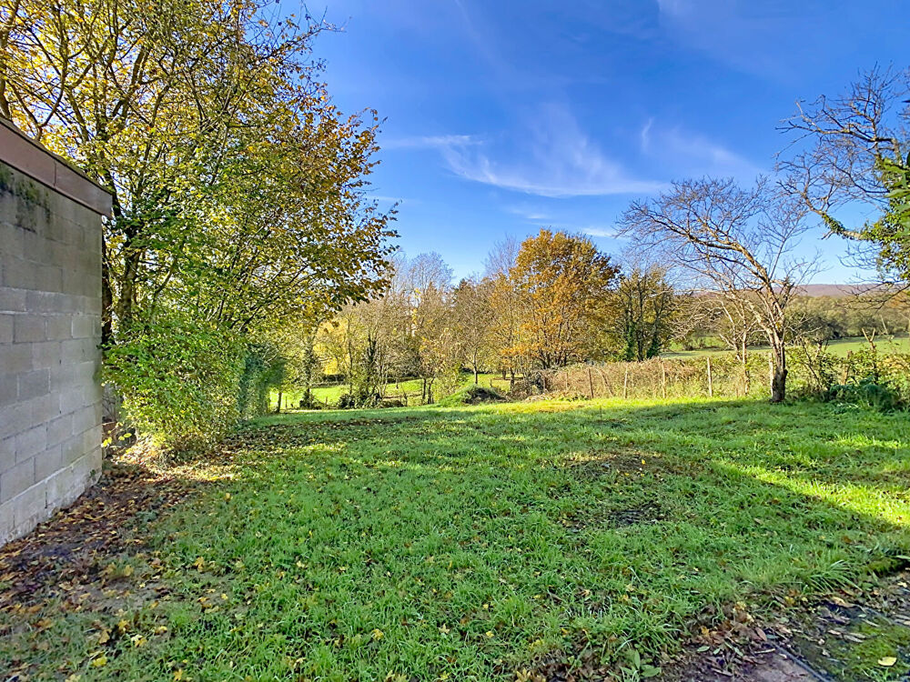 Vente Terrain Terrain constructible de 550 m²  Borné, non viabilisé, tout à l'égout en bordure Fleurville