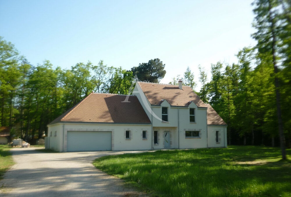 Propriété familiale neuve avec dépendance